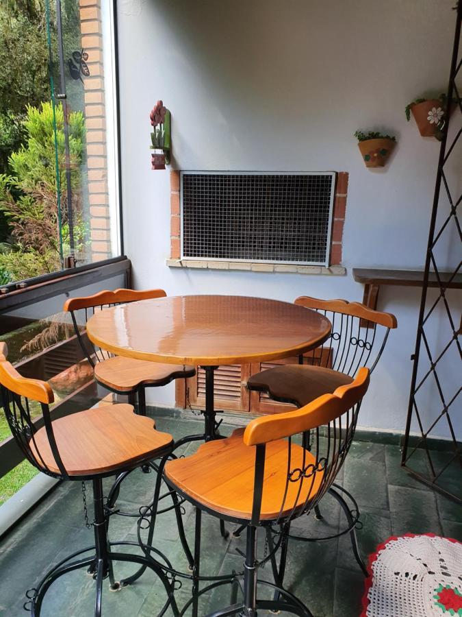 Lindo Apto No Centro Capivari - Condominio Privado Campos do Jordao Bagian luar foto